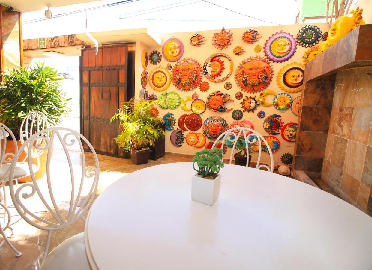 Papagayo Hotel Boutique Playa del Carmen Buitenkant foto A patio in the center of the house
