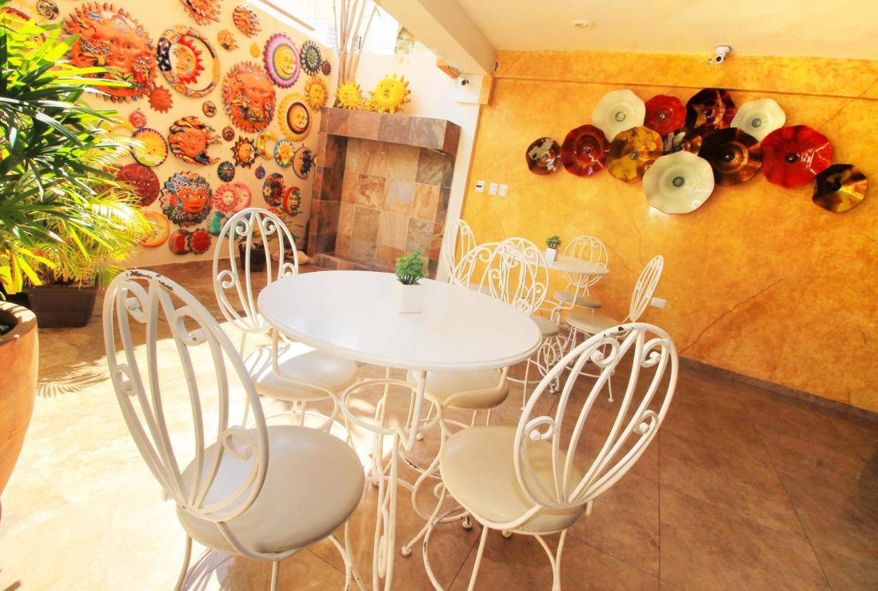 Papagayo Hotel Boutique Playa del Carmen Buitenkant foto A typical interior of a coffee shop in the city