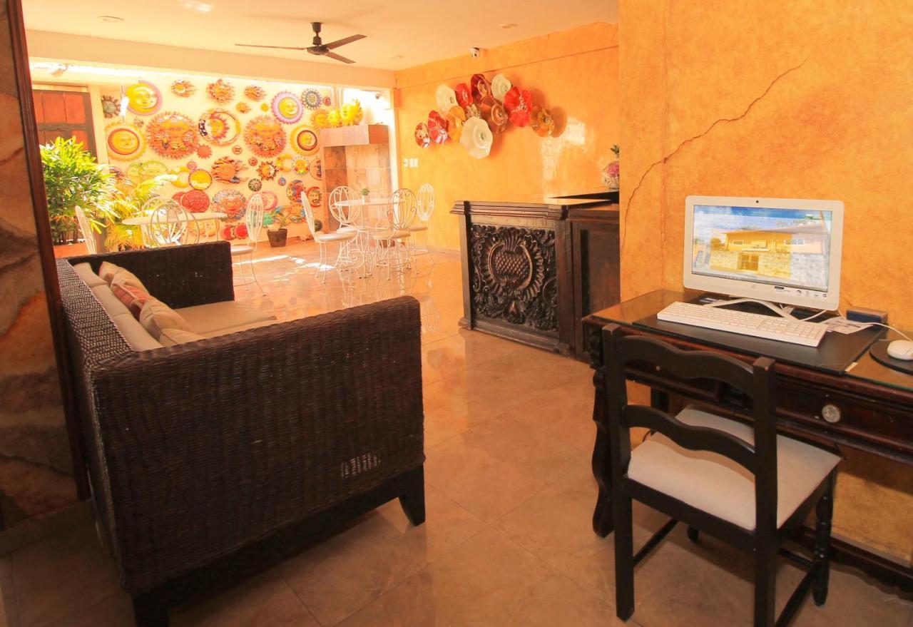 Papagayo Hotel Boutique Playa del Carmen Buitenkant foto The interior of a typical hotel room
