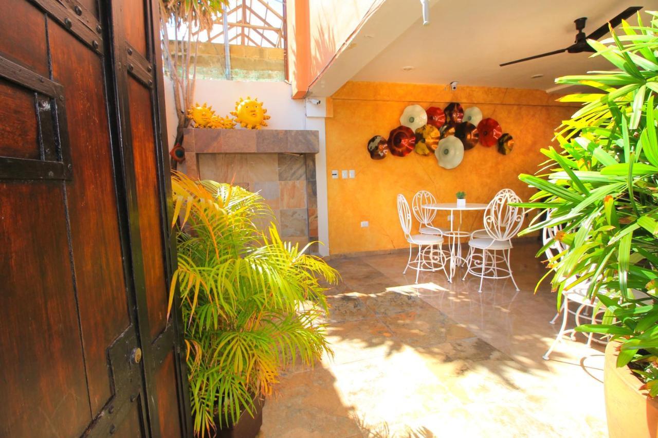 Papagayo Hotel Boutique Playa del Carmen Buitenkant foto The courtyard at the San Diego Museum of Contemporary Art