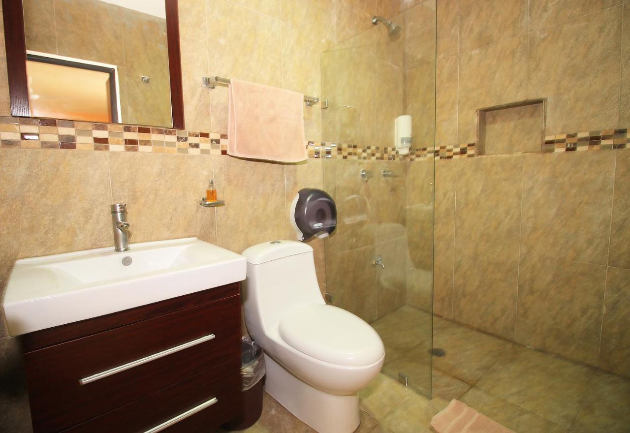 Papagayo Hotel Boutique Playa del Carmen Buitenkant foto Bathroom with a shower