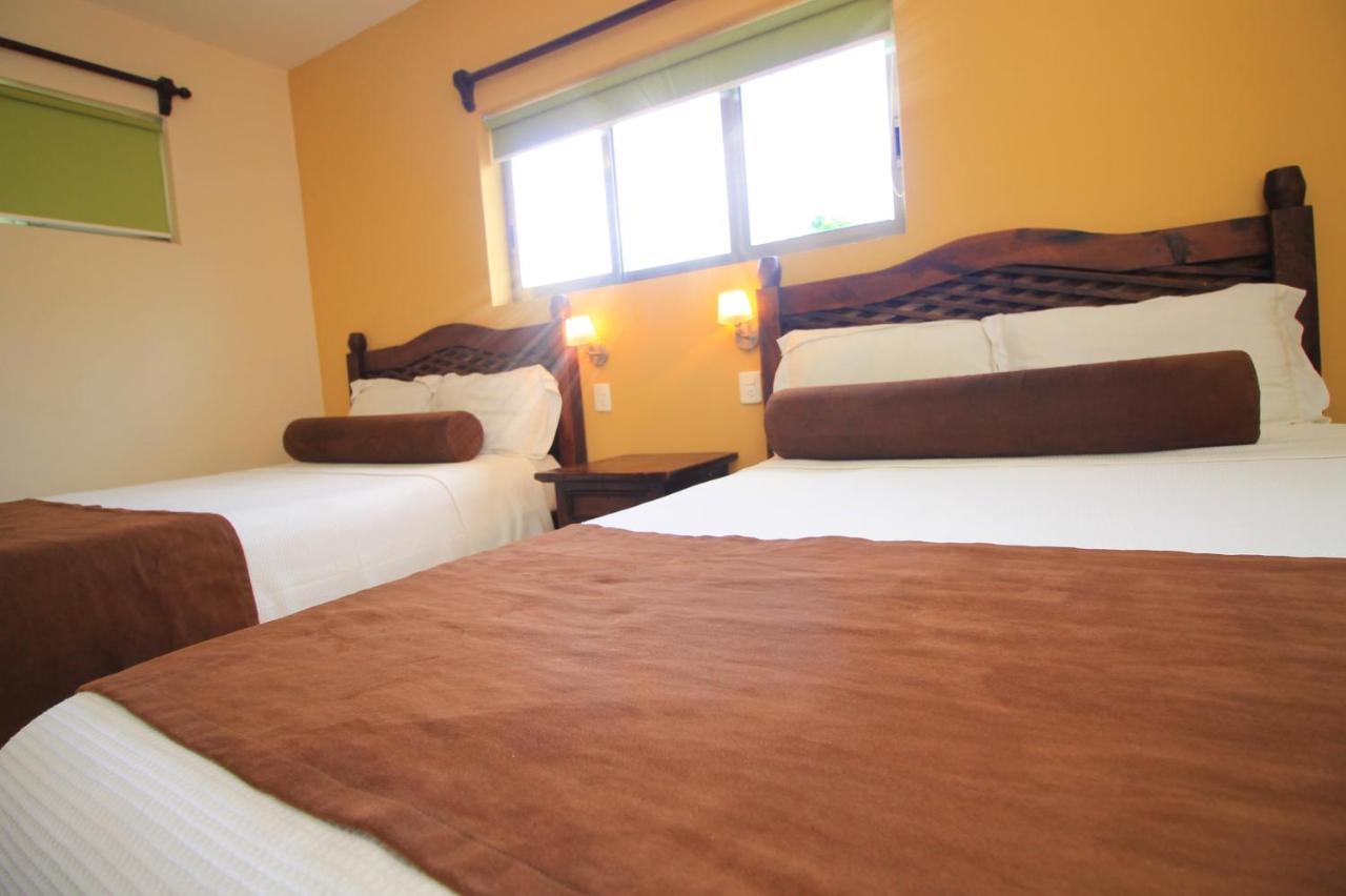 Papagayo Hotel Boutique Playa del Carmen Buitenkant foto A room at the hotel