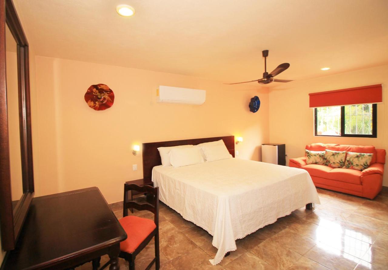 Papagayo Hotel Boutique Playa del Carmen Buitenkant foto A bedroom at the hotel